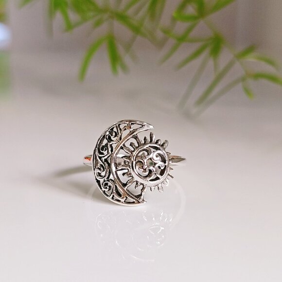 Women's 925 Sterling Silver Moon and Sun Ring Bohemian Crescent Moon Ring - Picture 10 of 10